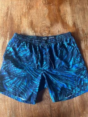 Billabong Teal and Navy Palm-Print Men's Board Shorts Swim Trunks Hawaii Beach